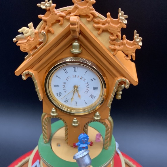 Hallmark Rotating Merry Old Toymaker Train Clock & Toys Music Box TESTED WORKS - Picture 2 of 14